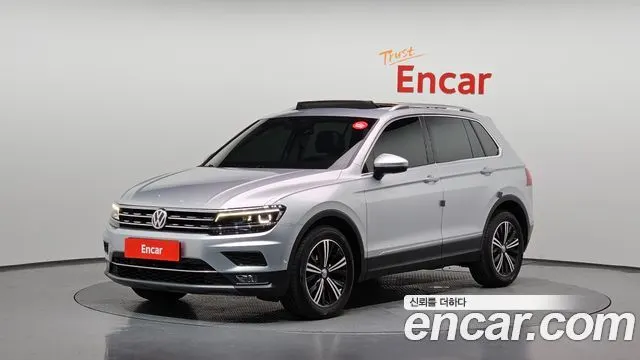 VOLKSWAGEN TIGUAN 2018 — 99 725 км, серебристо-серый, Корея — под ключ — фото 1