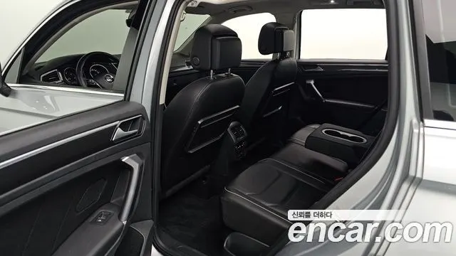 VOLKSWAGEN TIGUAN 2018 — 99 725 км, серебристо-серый, Корея — под ключ — фото 12