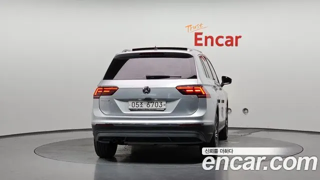 VOLKSWAGEN TIGUAN 2018 — 99 725 км, серебристо-серый, Корея — под ключ — фото 4
