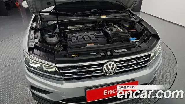 VOLKSWAGEN TIGUAN 2018 — 99 725 км, серебристо-серый, Корея — под ключ — фото 6