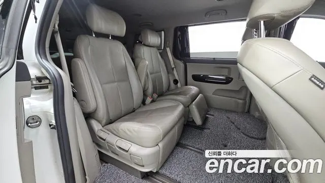 KIA CARNIVAL 2017 — 151 075 км, белый, Корея — под ключ — фото 11