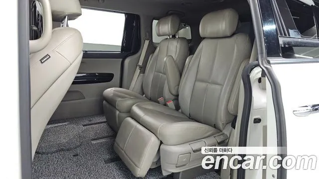 KIA CARNIVAL 2017 — 151 075 км, белый, Корея — под ключ — фото 12