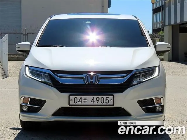 HONDA ODYSSEY 2018 — 112 000 км, белый, Корея — под ключ — фото 1