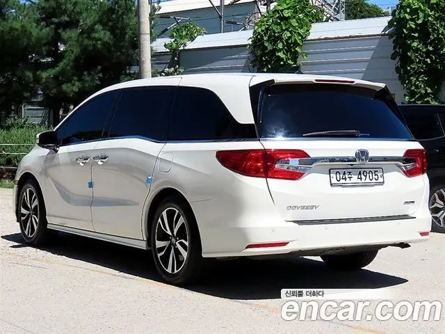 HONDA ODYSSEY 2018 — 112 000 км, белый, Корея — под ключ — фото 3