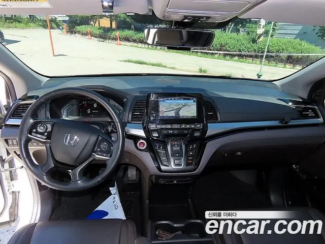HONDA ODYSSEY 2018 — 112 000 км, белый, Корея — под ключ — фото 8