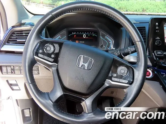 HONDA ODYSSEY 2018 — 112 000 км, белый, Корея — под ключ — фото 9
