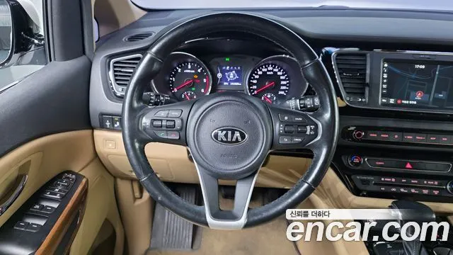 KIA CARNIVAL 2018 — 141 565 км, белый, Корея — под ключ — фото 12