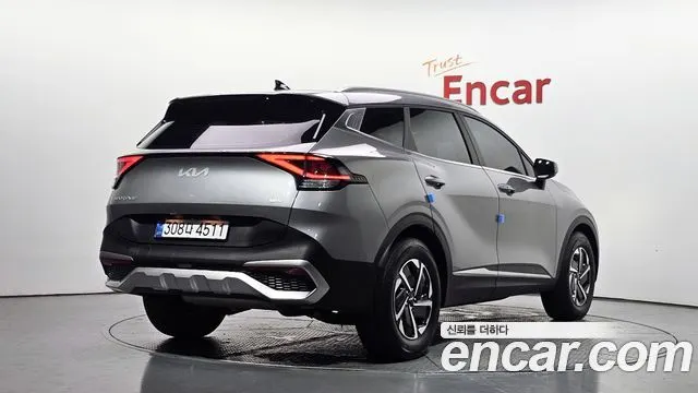KIA SPORTAGE HYBRID 2023 — 45 219 км, серебристо-серый, Корея — под ключ — фото 2