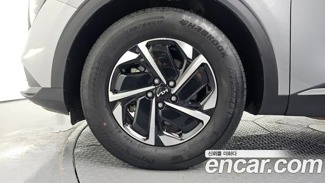KIA SPORTAGE HYBRID 2023 — 45 219 км, серебристо-серый, Корея — под ключ — фото 5