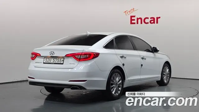 HYUNDAI SONATA 2017 — 130 770 км, белый, Корея — под ключ — фото 1