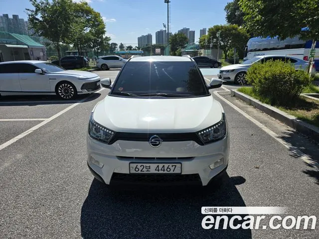 KGM TIVOLI 2016 — 220 000 км, белый-перламутр, Корея — под ключ — фото 1