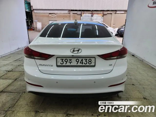 HYUNDAI AVANTE 2018 — 139 060 км, белый, Корея — под ключ — фото 3