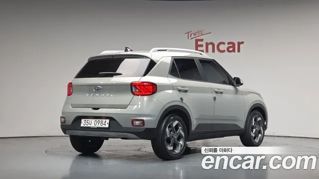 HYUNDAI VENUE 2020 — 116 525 км, светло-золотистый, Корея — под ключ — фото 1