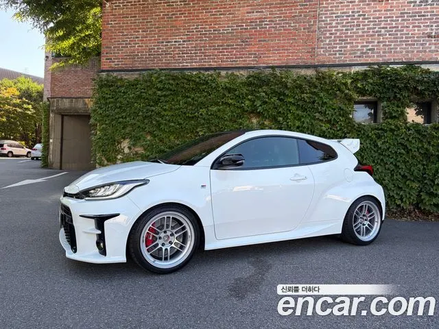 Toyota 야리스 — из Кореи под ключ
