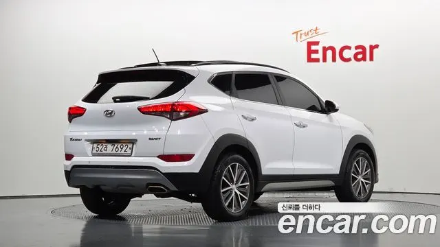HYUNDAI TUCSON 2017 — 88 949 км, белый, Корея — под ключ — фото 1