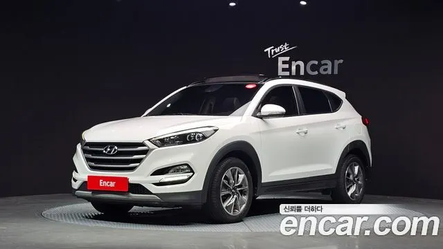 HYUNDAI TUCSON 2018 — 71 922 км, белый, Корея — под ключ — фото 1