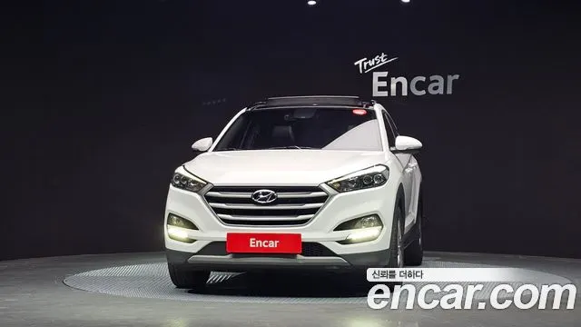 HYUNDAI TUCSON 2018 — 71 922 км, белый, Корея — под ключ — фото 3