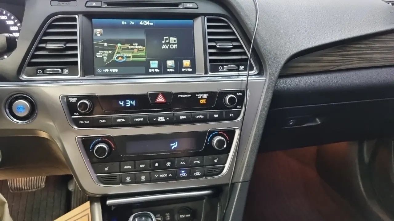 HYUNDAI SONATA 2017 — 167 564 км, серебристо-серый, Корея — под ключ — фото 7