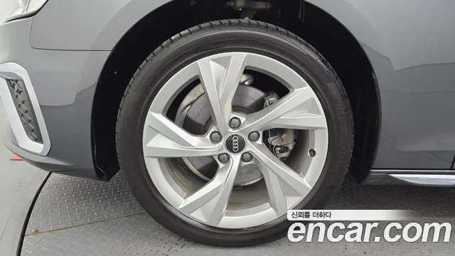 AUDI A4 2021 — 23 734 км, серый, Корея — под ключ — фото 5