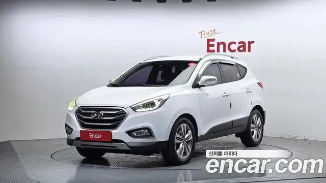 HYUNDAI TUCSON 2015 — 207 885 км, белый, Корея — под ключ — фото 1