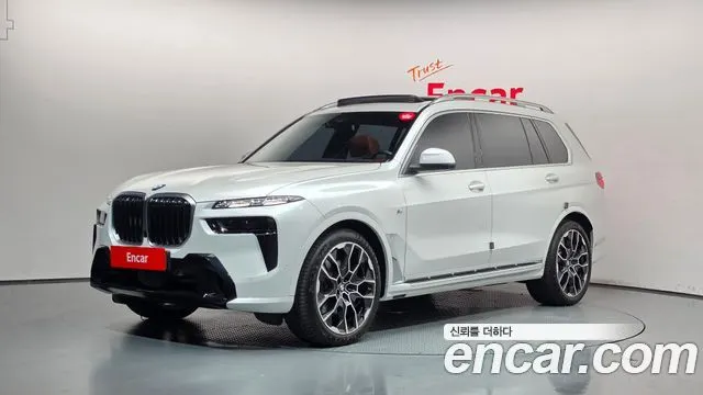 BMW X7 2025 — 10 700 км, белый, Корея — под ключ — фото 1