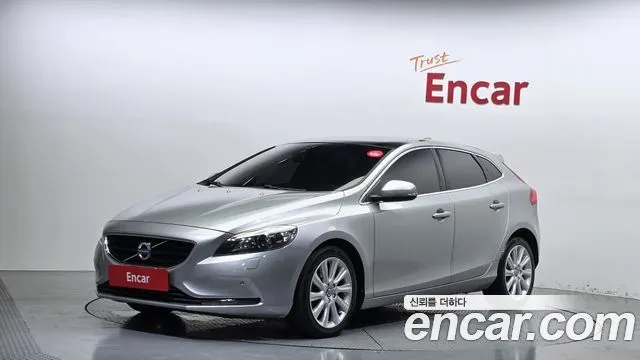 VOLVO V40 2016 — 108 488 км, серебристо-серый, Корея — под ключ — фото 1