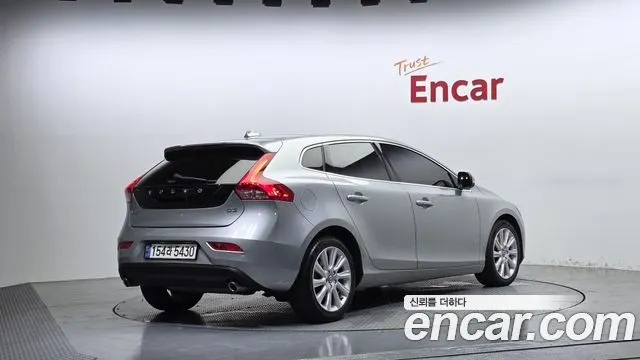 VOLVO V40 2016 — 108 488 км, серебристо-серый, Корея — под ключ — фото 2