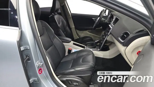 VOLVO V40 2016 — 108 488 км, серебристо-серый, Корея — под ключ — фото 11