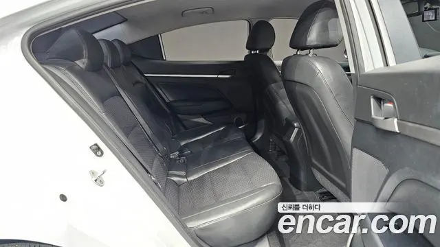 HYUNDAI AVANTE 2019 — 155 225 км, белый, Корея — под ключ — фото 12