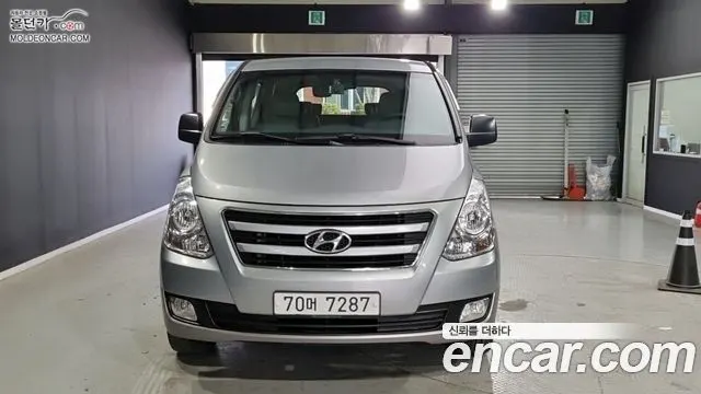 HYUNDAI GRAND STAREX 2017 — 192 572 км, серебристый, Корея — под ключ — фото 3