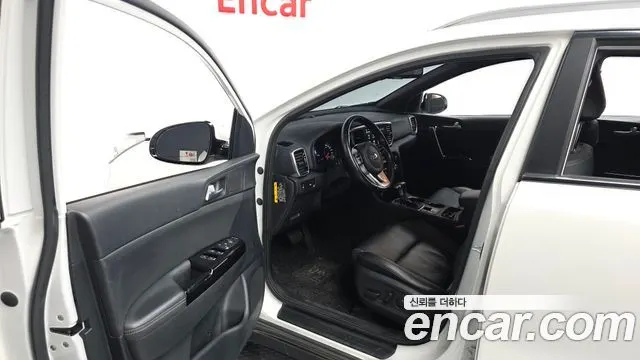 KIA SPORTAGE THE BOLD 2019 — 127 773 км, белый, Корея — под ключ — фото 10