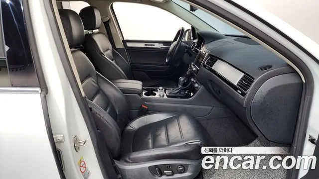VOLKSWAGEN TOUAREG 2015 — 187 904 км, белый, Корея — под ключ — фото 11