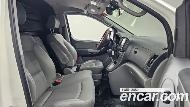 HYUNDAI GRAND STAREX 2018 — 205 201 км, белый, Корея — под ключ — фото 11