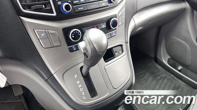HYUNDAI GRAND STAREX 2018 — 205 201 км, белый, Корея — под ключ — фото 9