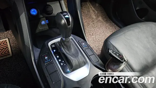 HYUNDAI SANTA FE 2017 — 114 485 км, серебристо-серый, Корея — под ключ — фото 9