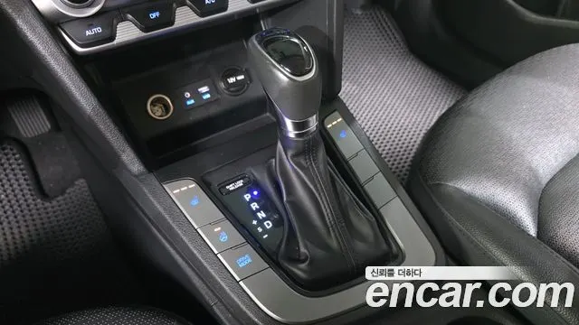 HYUNDAI AVANTE 2019 — 160 788 км, белый, Корея — под ключ — фото 9