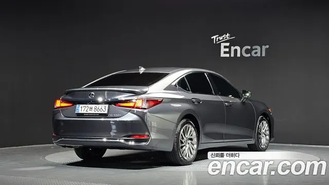LEXUS ES300H — из Кореи под ключ