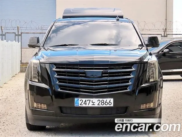CADILLAC ESCALADE 2018 — 74 670 км, чёрный, Корея — под ключ — фото 1