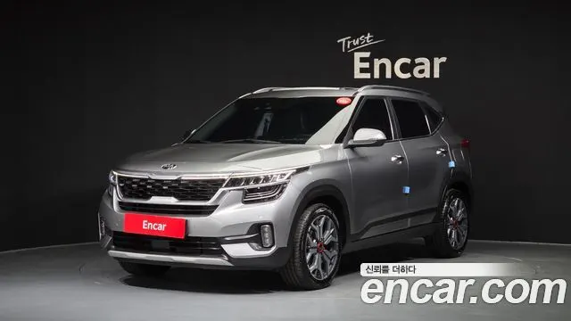 KIA SELTOS 2020 — 76 240 км, серебристо-серый, Корея — под ключ — фото 1