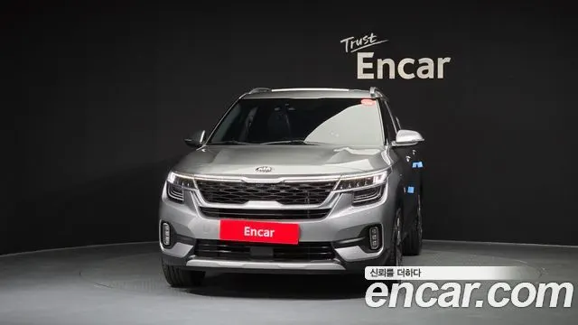 KIA SELTOS 2020 — 76 240 км, серебристо-серый, Корея — под ключ — фото 3