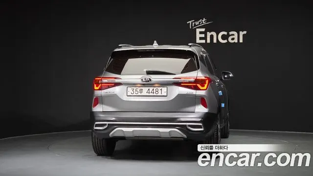 KIA SELTOS 2020 — 76 240 км, серебристо-серый, Корея — под ключ — фото 4