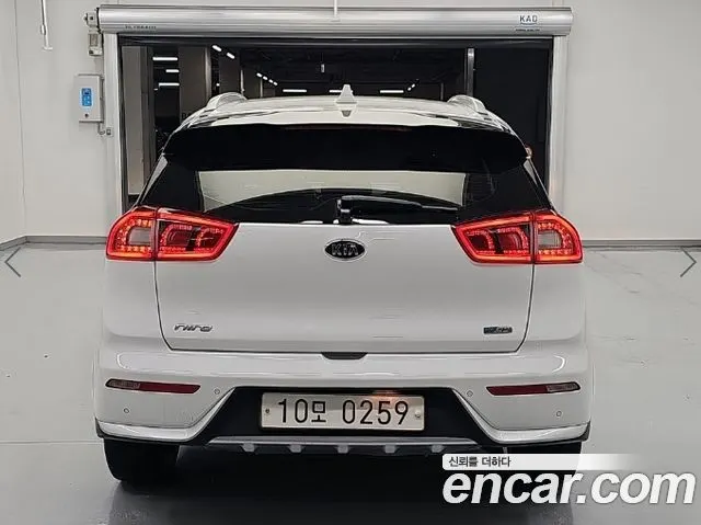 KIA NIRO 2017 — 176 270 км, белый, Корея — под ключ — фото 3