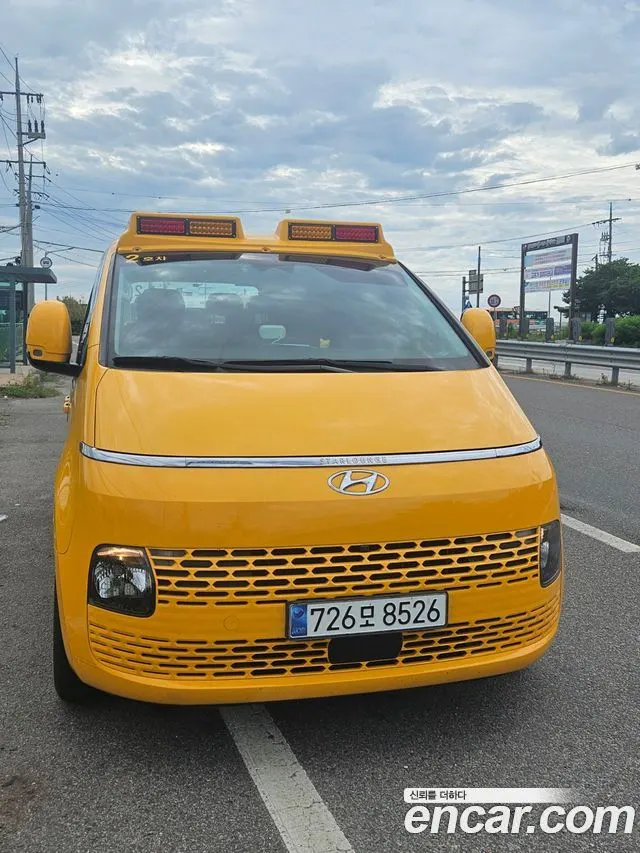HYUNDAI STARIA 2024
