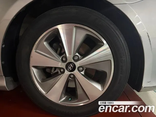 HYUNDAI SONATA HYBRID 2012 — 135 121 км, серебристо-серый, Корея — под ключ — фото 5