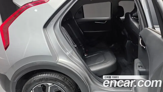 KIA NIRO 2024 — 62 755 км, серебристо-серый, Корея — под ключ — фото 11