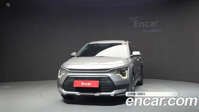 KIA NIRO 2024 — 62 755 км, серебристо-серый, Корея — под ключ — фото 3