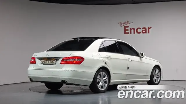 MERCEDES-BENZ E-CLASS W212 2011