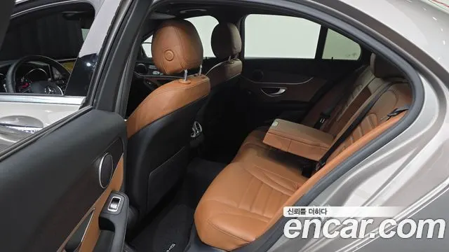 MERCEDES-BENZ C-CLASS W205 2019 — 67 368 км, серебристо-серый, Корея — под ключ — фото 11