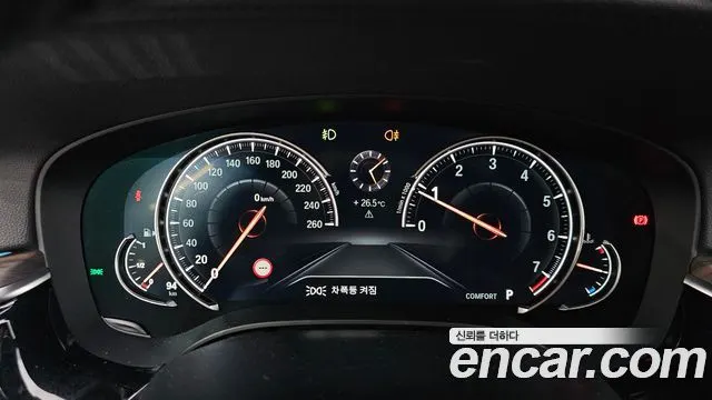 BMW 5 SERIES 2018 — 85 928 км, серебристый, Корея — под ключ — фото 8