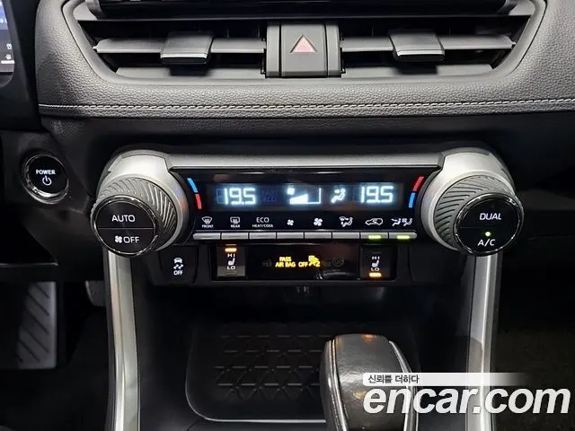 TOYOTA RAV4 2024 — 116 868 км, серебристо-серый, Корея — под ключ — фото 10